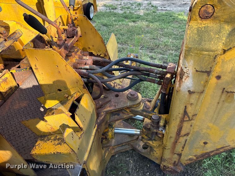 image for item DU9294 John Deere 500C backhoe