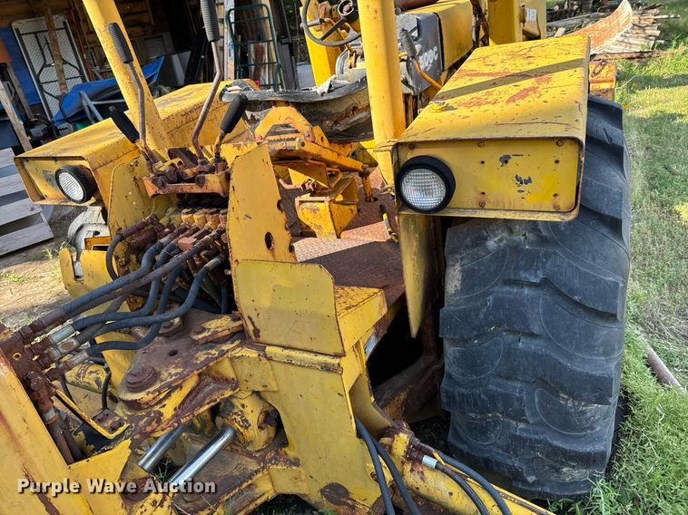 image for item DU9294 John Deere 500C backhoe