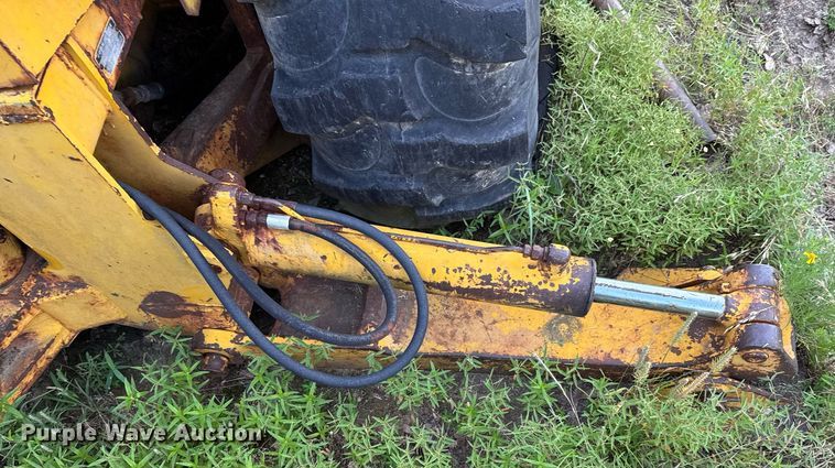 image for item DU9294 John Deere 500C backhoe