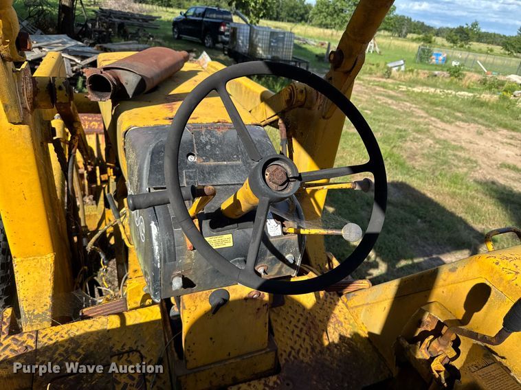 image for item DU9294 John Deere 500C backhoe