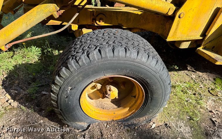 image for item DU9294 John Deere 500C backhoe