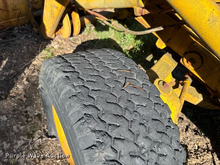 image for item DU9294 John Deere 500C backhoe