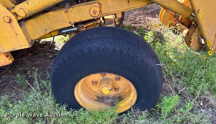 image for item DU9294 John Deere 500C backhoe