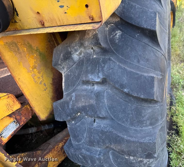 image for item DU9294 John Deere 500C backhoe