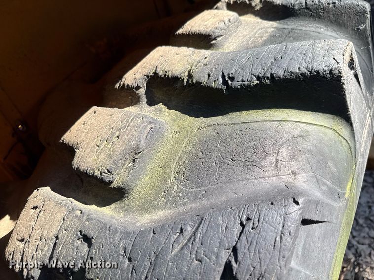 image for item DU9294 John Deere 500C backhoe