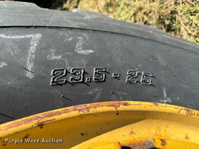 image for item DU9933 1979 Caterpillar 613B elevating scraper