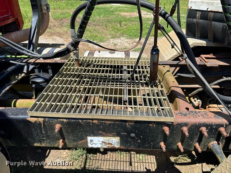 image for item DU9934 1999 Mack CH613 semi truck