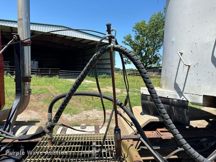 image for item DU9934 1999 Mack CH613 semi truck