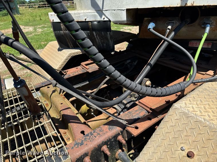 image for item DU9934 1999 Mack CH613 semi truck