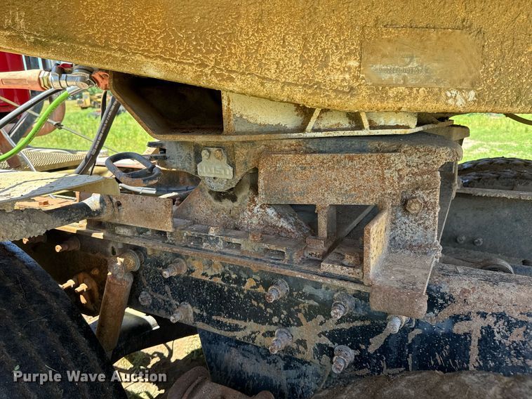 image for item DU9934 1999 Mack CH613 semi truck