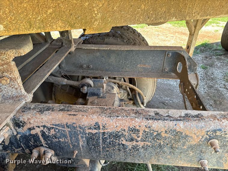 image for item DU9934 1999 Mack CH613 semi truck