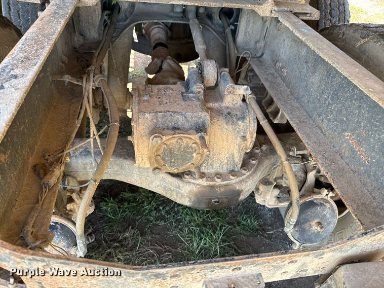 image for item DU9934 1999 Mack CH613 semi truck