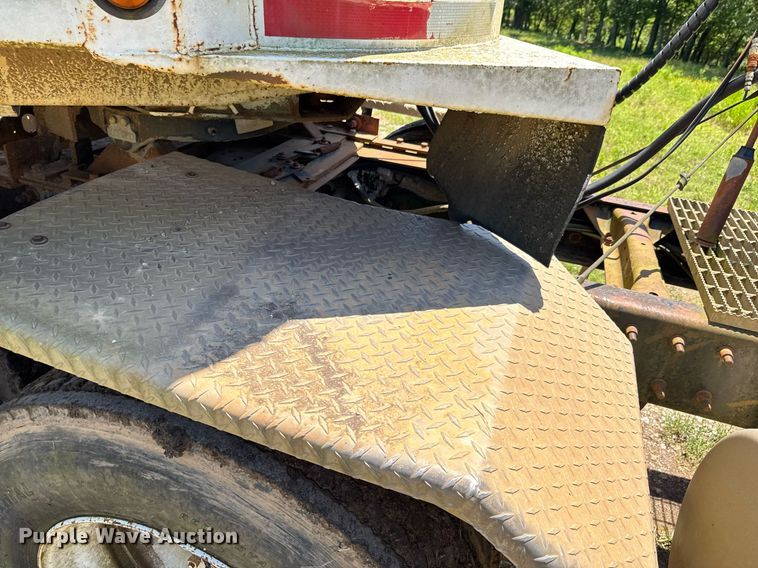 image for item DU9934 1999 Mack CH613 semi truck