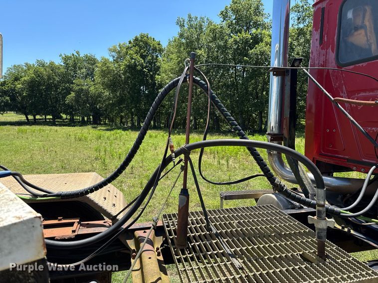 image for item DU9934 1999 Mack CH613 semi truck