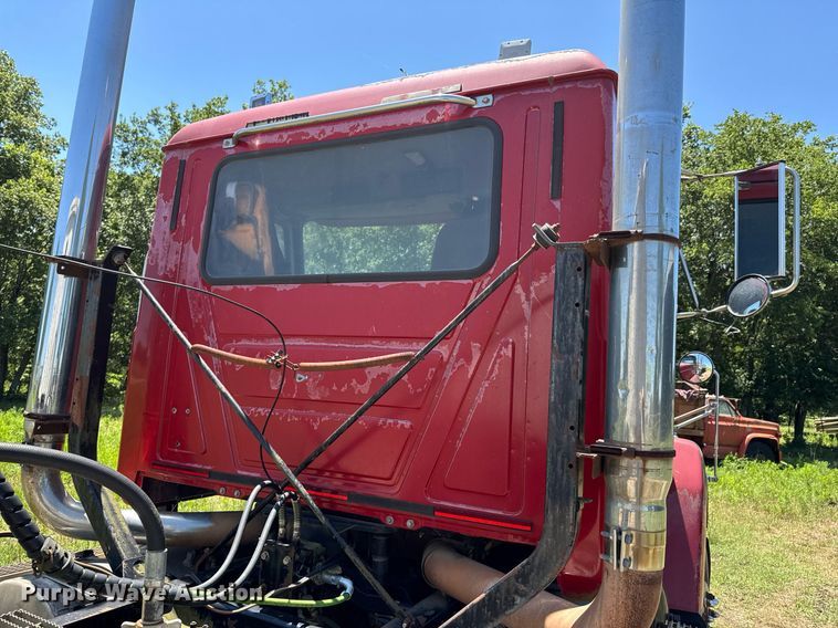 image for item DU9934 1999 Mack CH613 semi truck