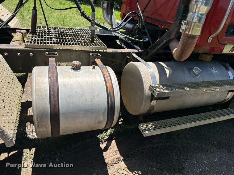 image for item DU9934 1999 Mack CH613 semi truck