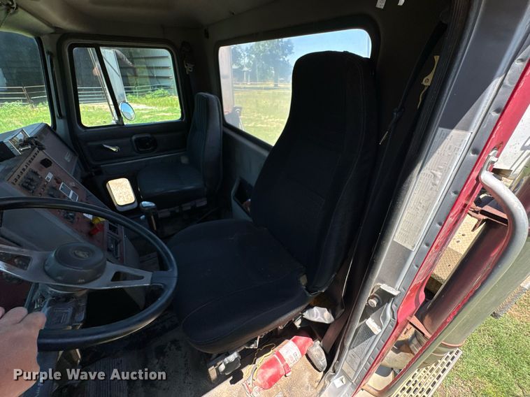 image for item DU9934 1999 Mack CH613 semi truck