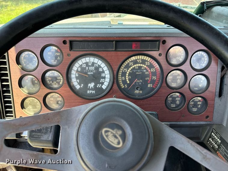 image for item DU9934 1999 Mack CH613 semi truck