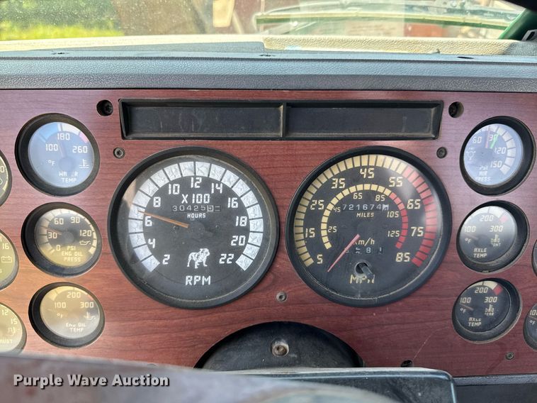 image for item DU9934 1999 Mack CH613 semi truck