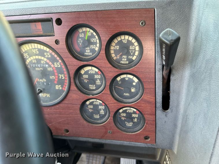 image for item DU9934 1999 Mack CH613 semi truck