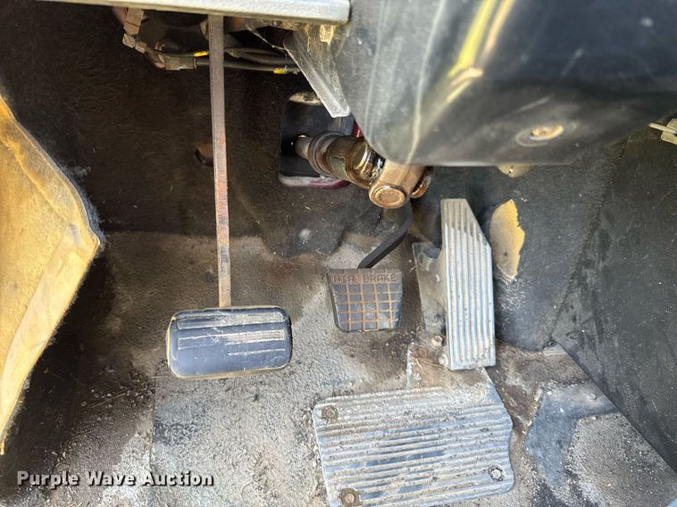 image for item DU9934 1999 Mack CH613 semi truck