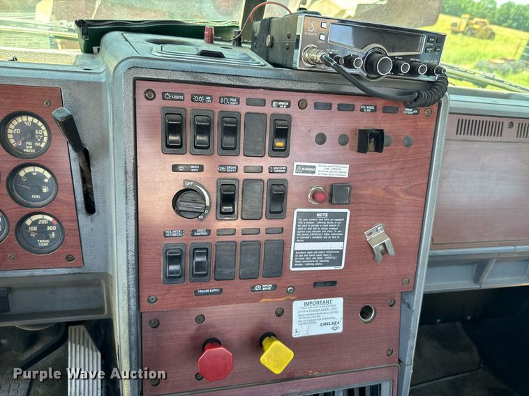 image for item DU9934 1999 Mack CH613 semi truck