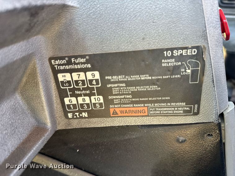 image for item DU9934 1999 Mack CH613 semi truck