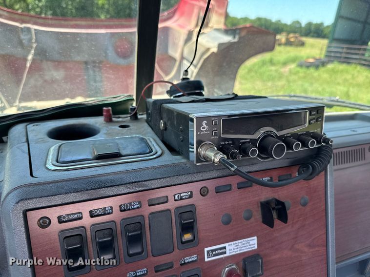 image for item DU9934 1999 Mack CH613 semi truck