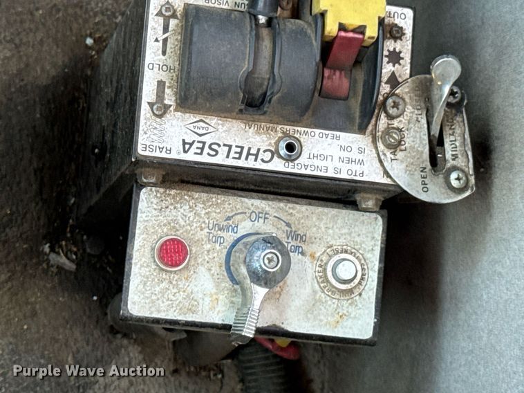 image for item DU9934 1999 Mack CH613 semi truck