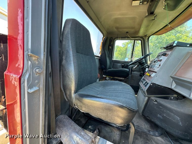 image for item DU9934 1999 Mack CH613 semi truck