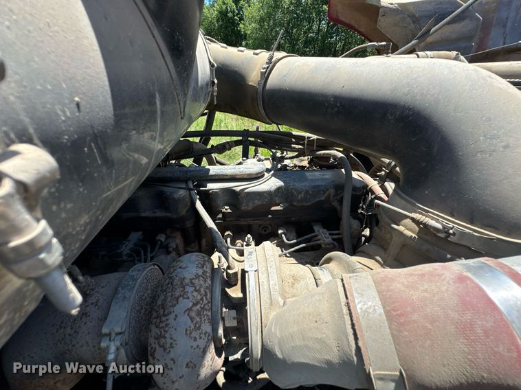 image for item DU9934 1999 Mack CH613 semi truck