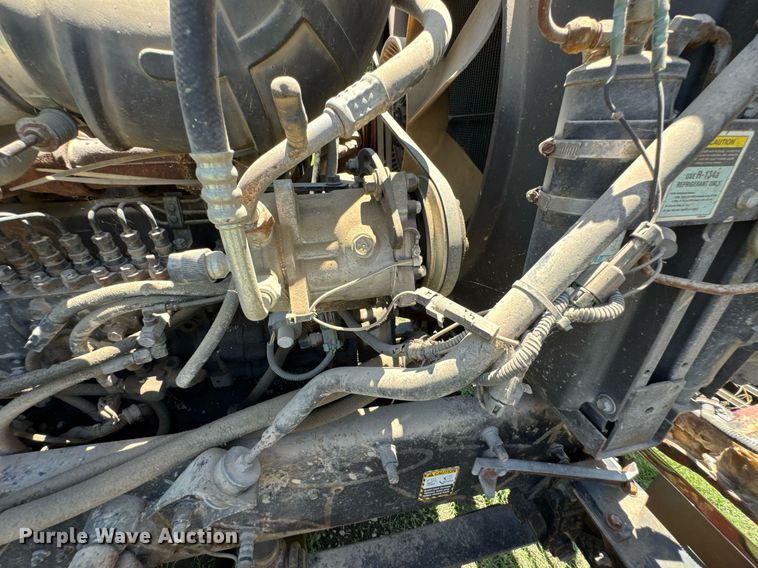 image for item DU9934 1999 Mack CH613 semi truck