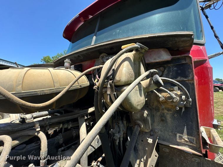 image for item DU9934 1999 Mack CH613 semi truck