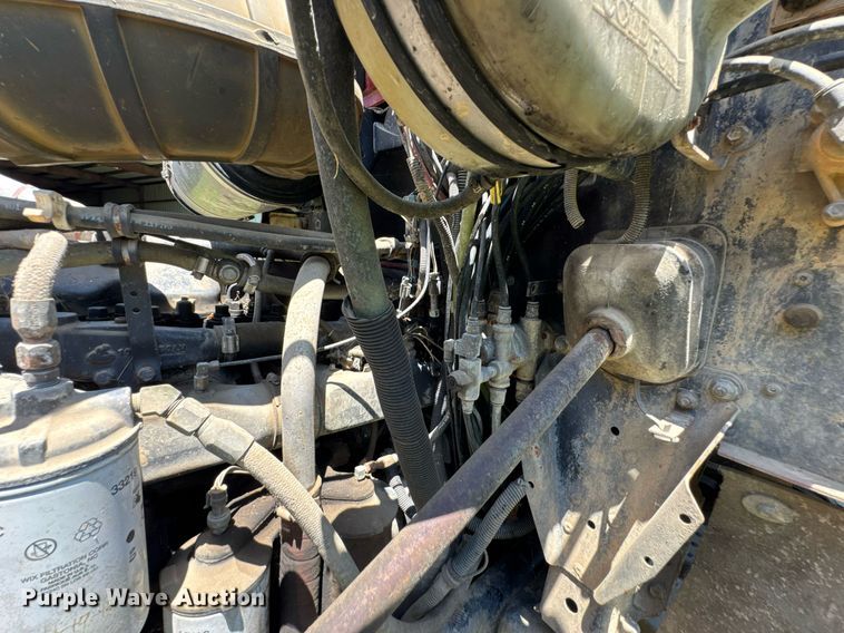 image for item DU9934 1999 Mack CH613 semi truck