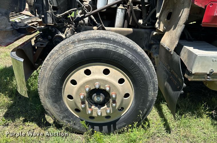 image for item DU9934 1999 Mack CH613 semi truck