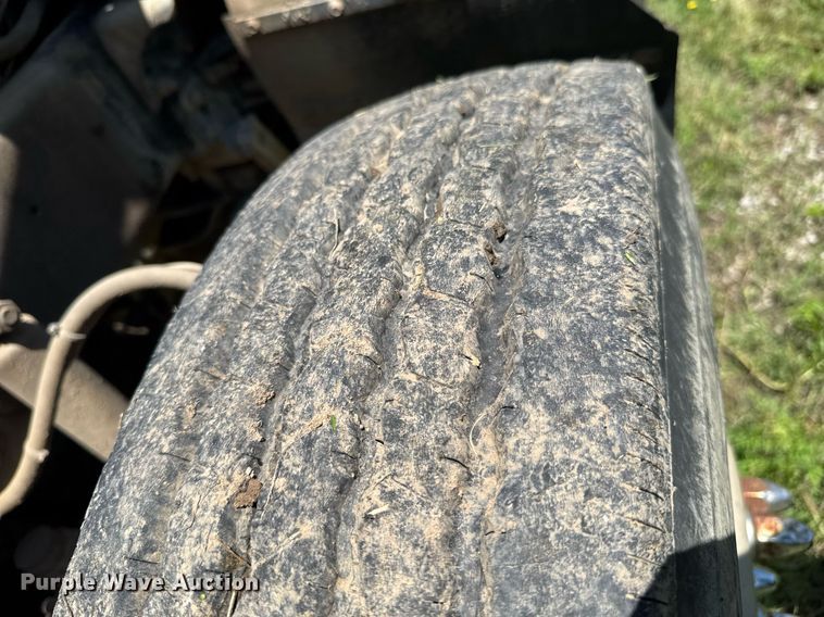 image for item DU9934 1999 Mack CH613 semi truck