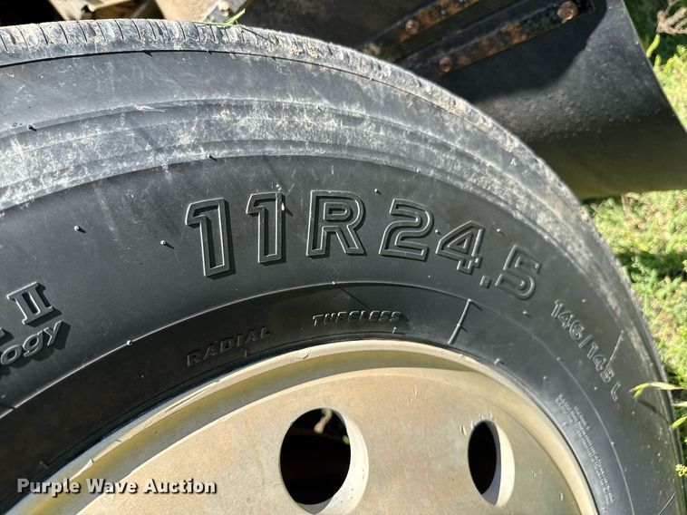 image for item DU9934 1999 Mack CH613 semi truck