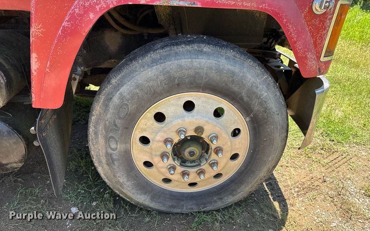 image for item DU9934 1999 Mack CH613 semi truck