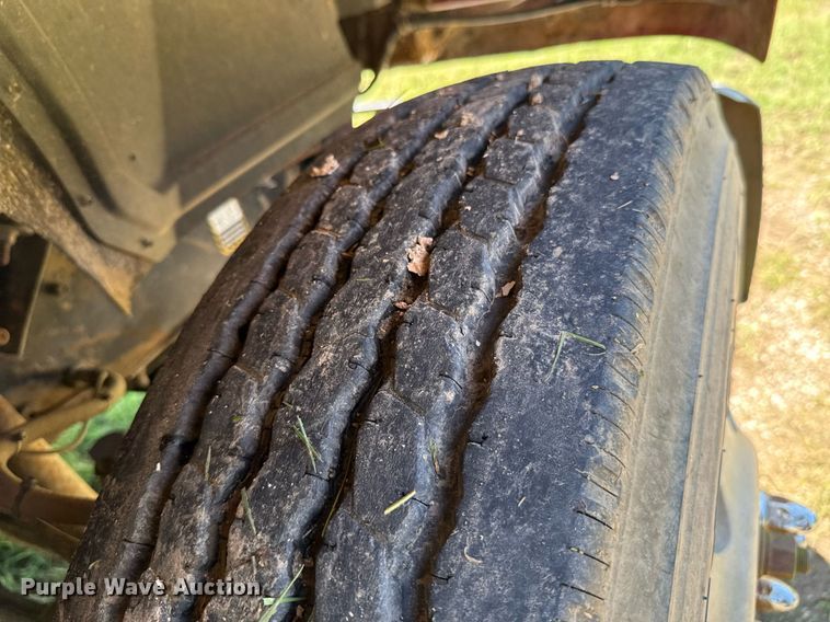 image for item DU9934 1999 Mack CH613 semi truck