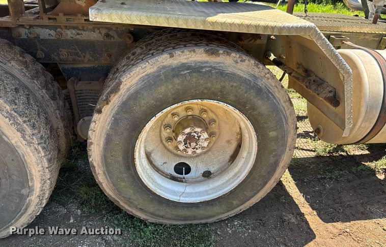 image for item DU9934 1999 Mack CH613 semi truck