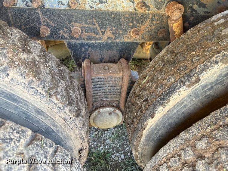 image for item DU9934 1999 Mack CH613 semi truck