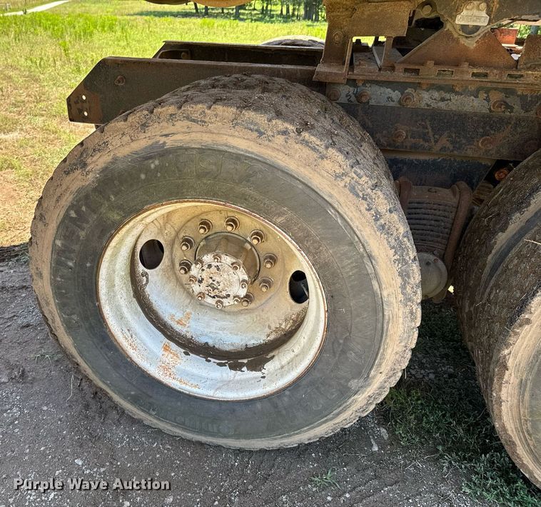 image for item DU9934 1999 Mack CH613 semi truck