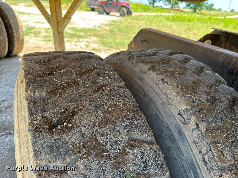 image for item DU9934 1999 Mack CH613 semi truck