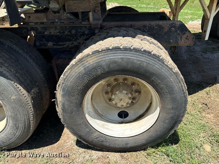 image for item DU9934 1999 Mack CH613 semi truck