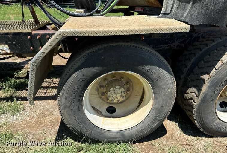 image for item DU9934 1999 Mack CH613 semi truck