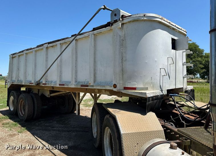 image for item DU9935 1992 Hibilt end dump trailer