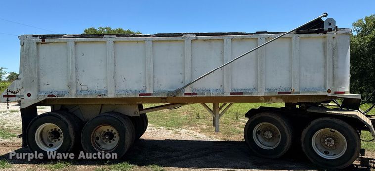 image for item DU9935 1992 Hibilt end dump trailer
