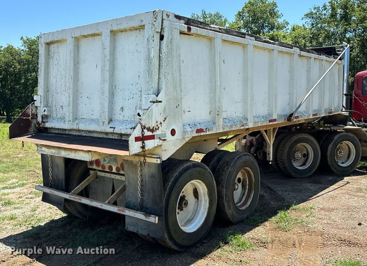 image for item DU9935 1992 Hibilt end dump trailer