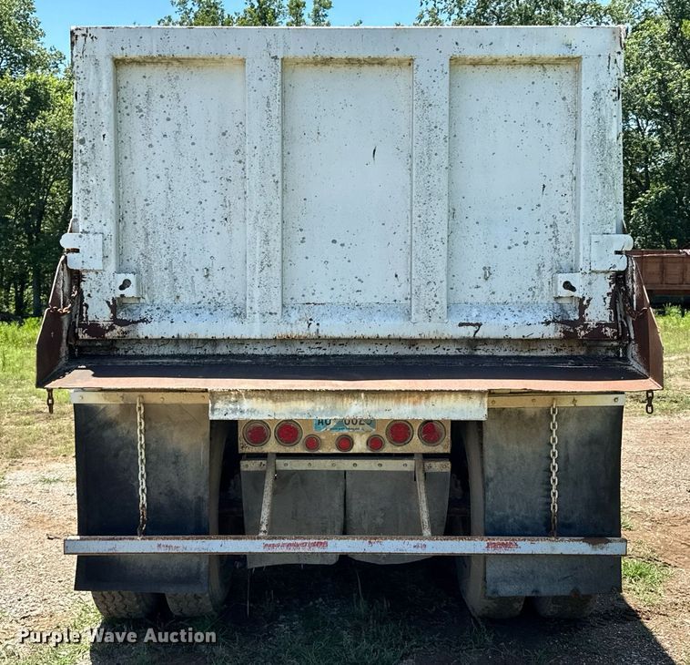 image for item DU9935 1992 Hibilt end dump trailer