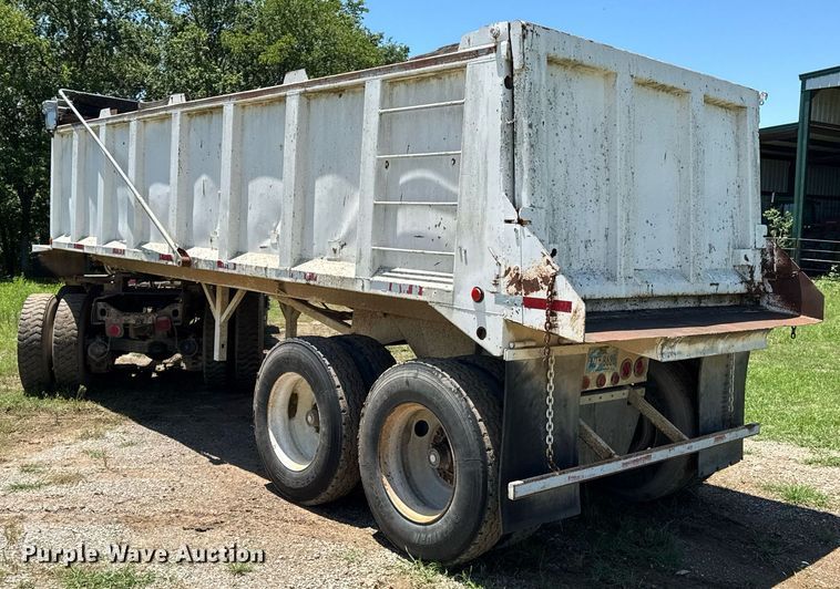image for item DU9935 1992 Hibilt end dump trailer